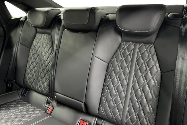 AUDI S3 Photo 9