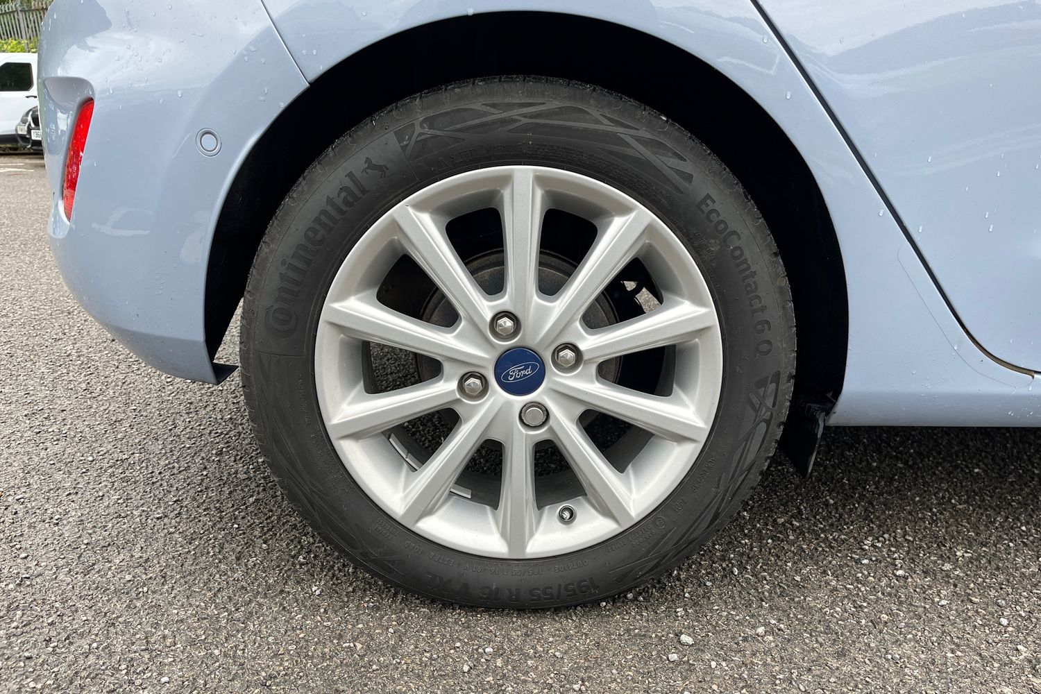 Ford Fiesta Photo 7