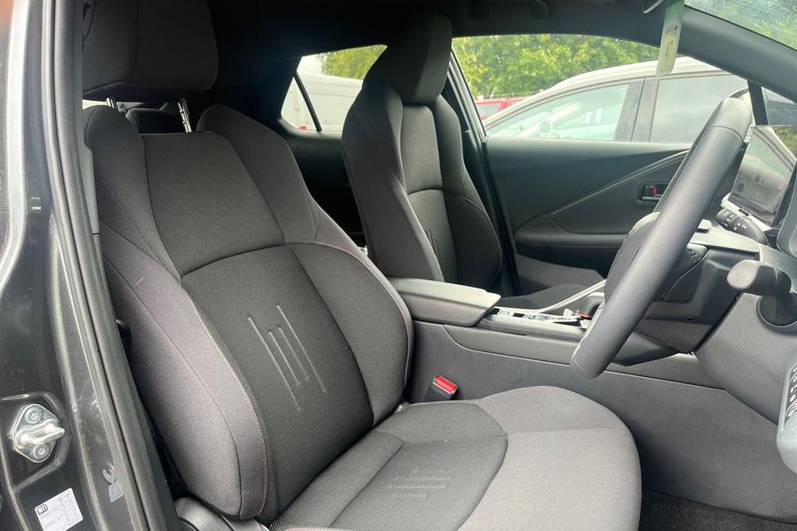 Toyota C-HR Photo autoimg-ad2a56d7243ba2c5d69e6792780e8067c0d20e81.jpg