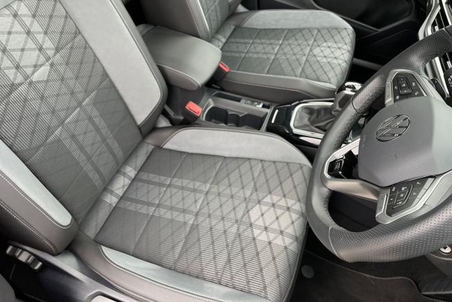 VOLKSWAGEN T-Roc Photo 37
