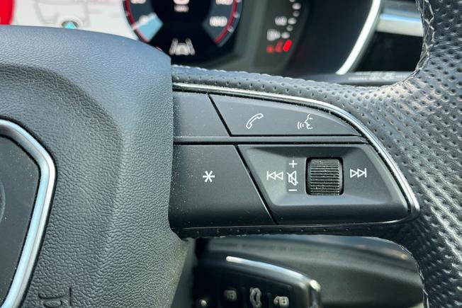 AUDI Q3 Photo 17