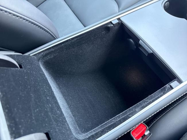 TESLA Model 3 Photo 57