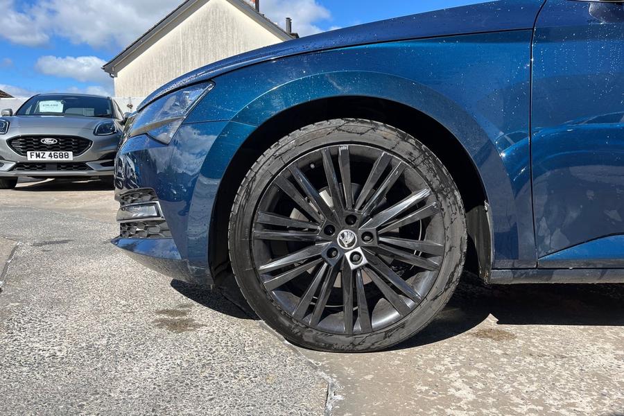 Skoda SUPERB Photo autoimg-ad342bf06d40b89e7d2f68ecf4b3643c10c2b1b2.jpg