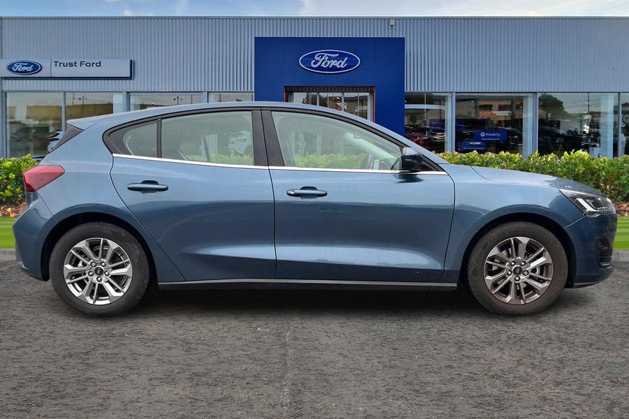 Ford FOCUS Photo autoimg-ad3811e10a7048aa0c51644cec9a581ff1bab16b.jpg