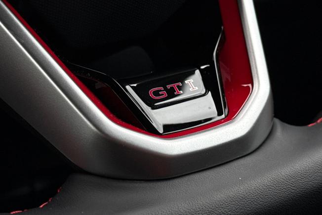 Volkswagen Golf Photo 33