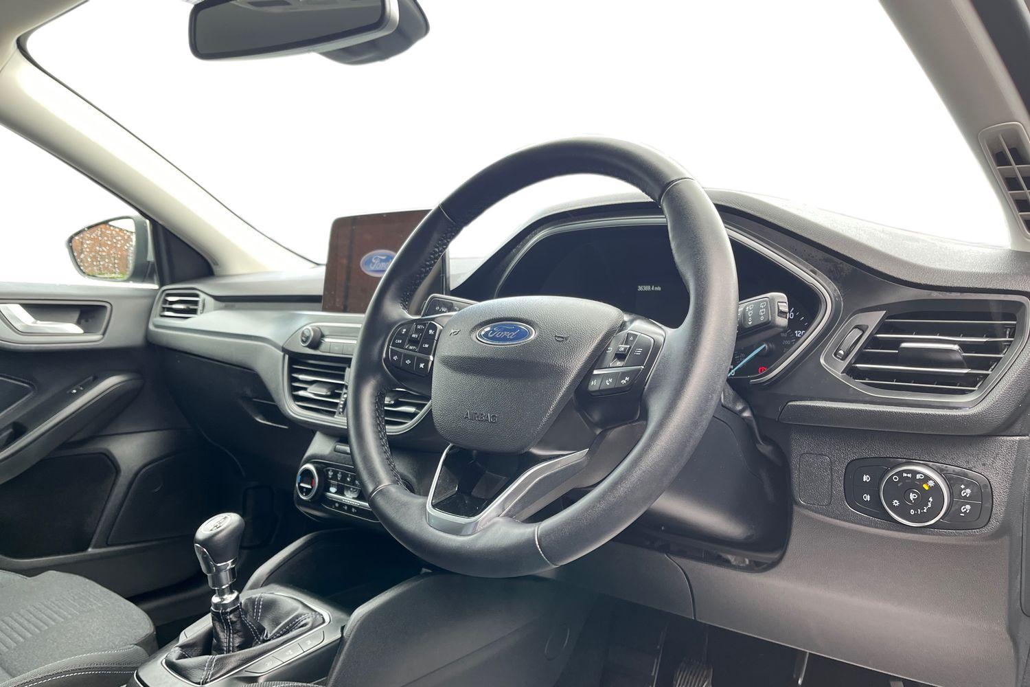 Ford FOCUS Photo 8