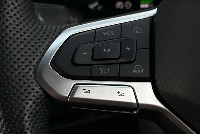 VOLKSWAGEN Golf Photo 16