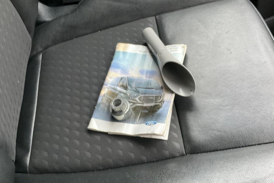 Ford TRANSIT CUSTOM Photo autoimg-ad4a7fff69ce192534725aed2c45ede1b9a80b8a.jpg