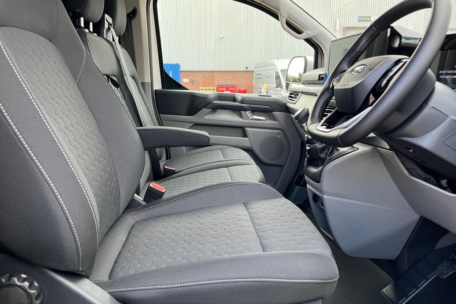 Used Ford TRANSIT CUSTOM KMZ4245 29