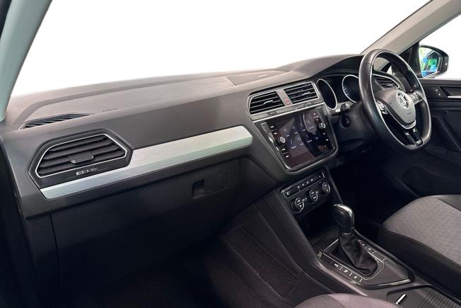 VOLKSWAGEN Tiguan Photo 2