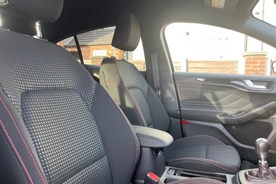 Used Ford FOCUS MA75GMV 17