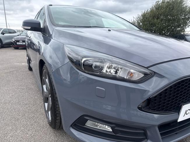 FORD Focus Photo 19