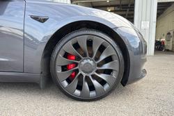 TESLA Model 3 Photo 5