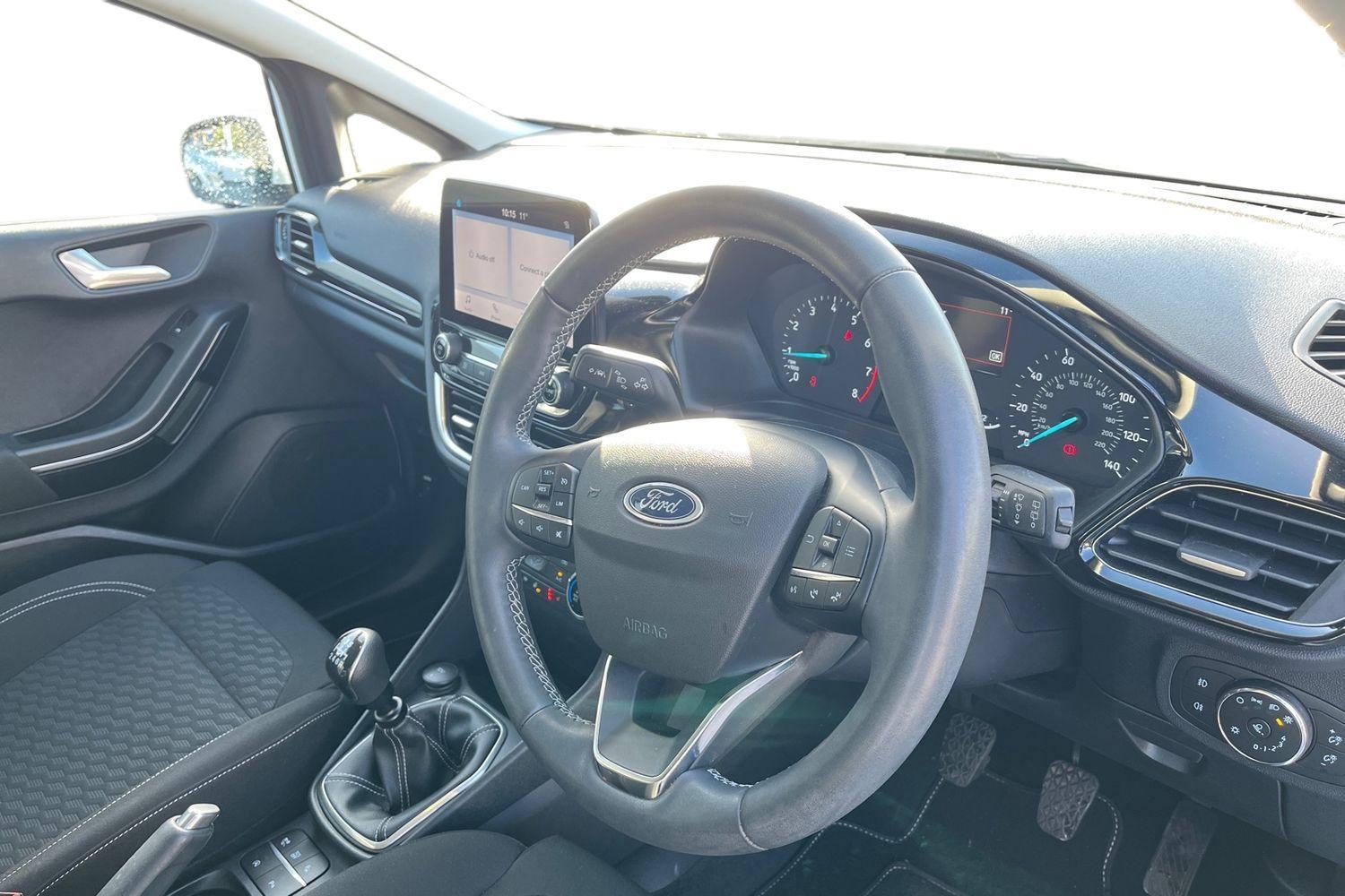 Ford FIESTA Photo 8