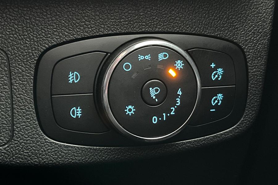 Ford FOCUS Photo autoimg-ad6a5dac89f0a303361cc998176247574e2d8f69.jpg