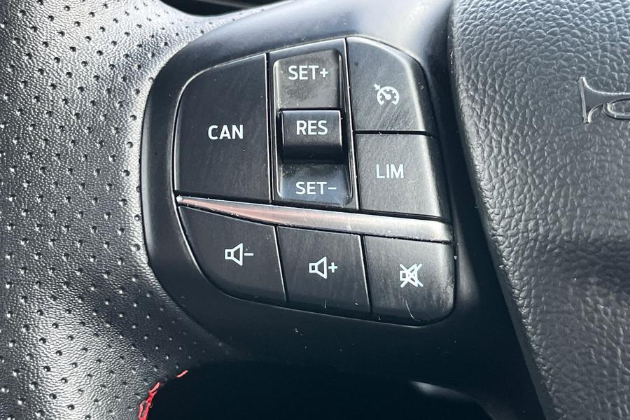 Ford FOCUS Photo autoimg-ad6cf1b3887a1a0b853178594bfa75fe0d841639.jpg