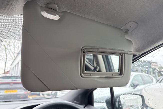 NISSAN Micra Photo 32