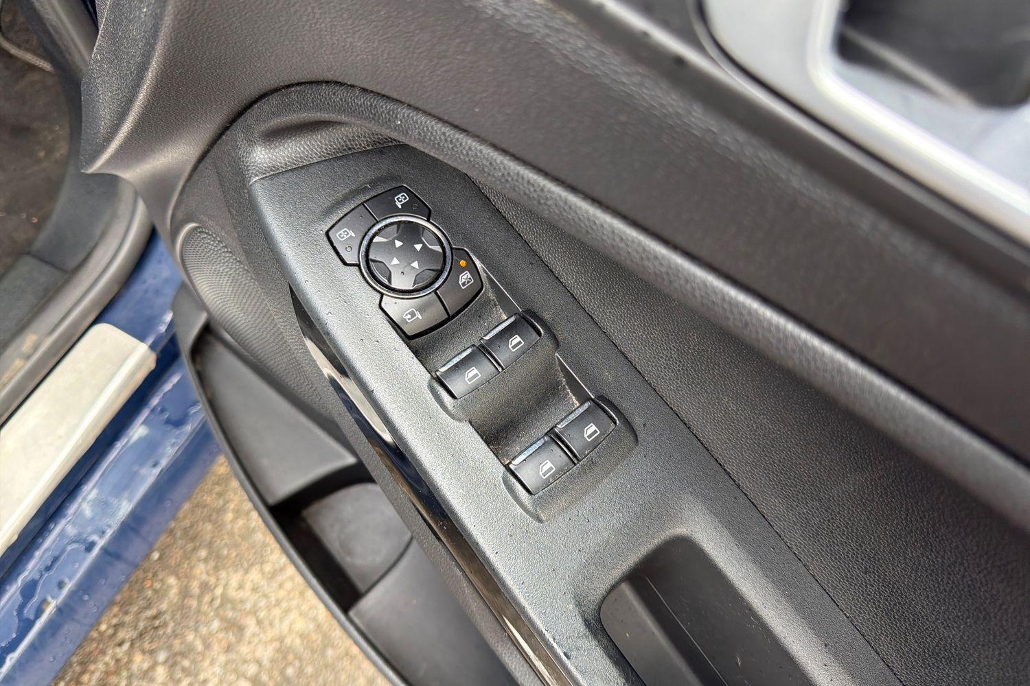 Ford ECOSPORT Photo 15