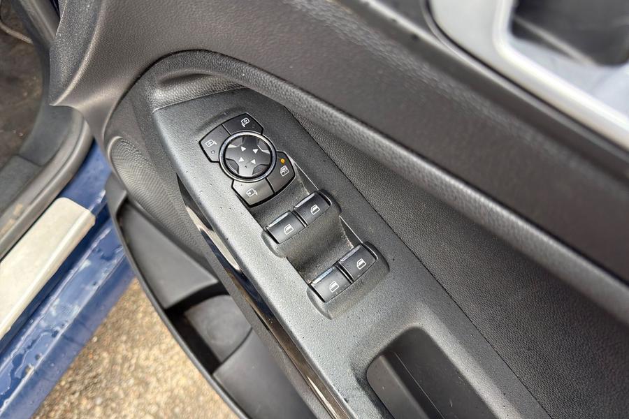 Ford ECOSPORT Photo autoimg-ad74ab177f2388fc8db4a218241780876e7c5ef8.jpg