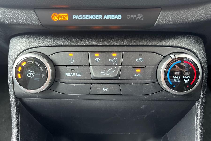 Ford FIESTA Photo autoimg-ad75e1301f49eaaf264f77775ebdf82c866c07ed.jpg