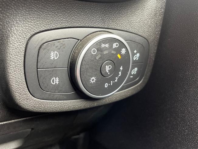 FORD Fiesta Photo 30