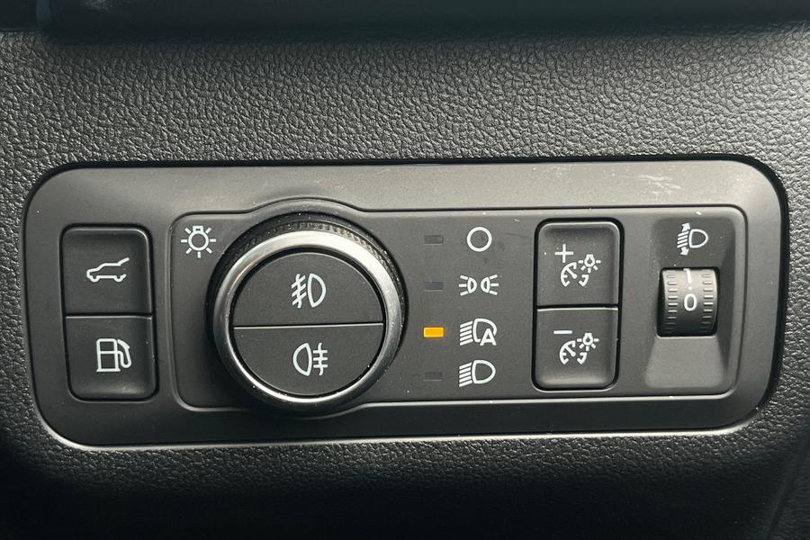 Ford Kuga Photo autoimg-ad782828ff676ed5d0b20be09197177575129ab0.jpg