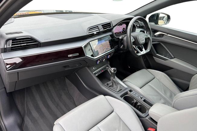 Audi Q3 Photo 2