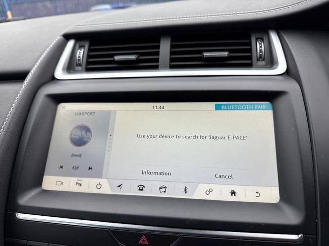 JAGUAR E-Pace Photo 36