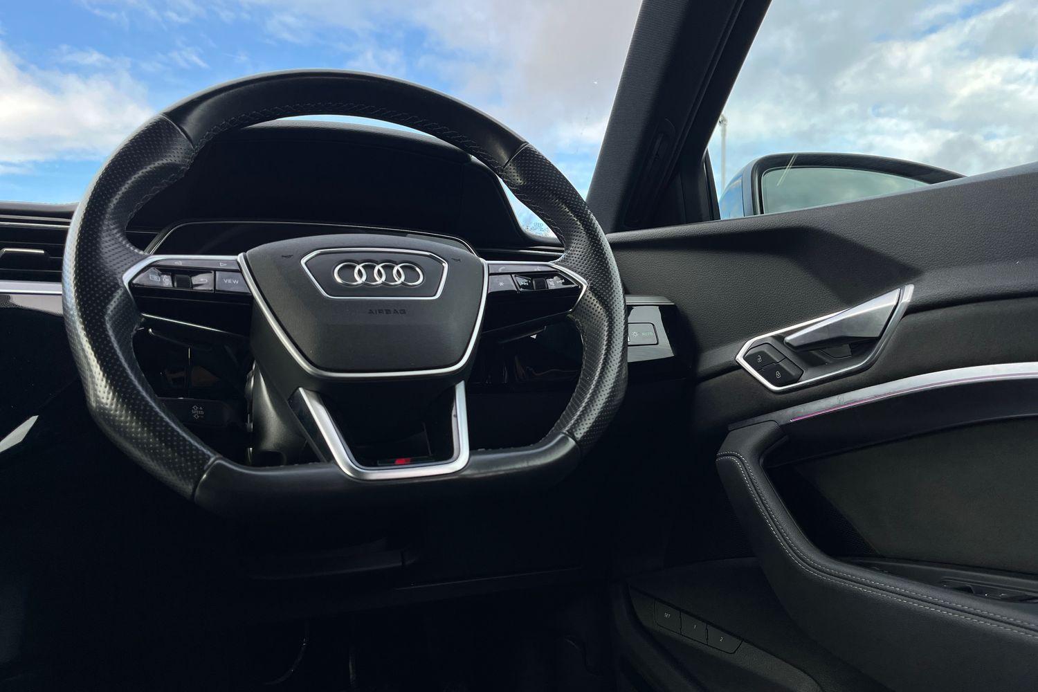 Audi e-tron Photo 11