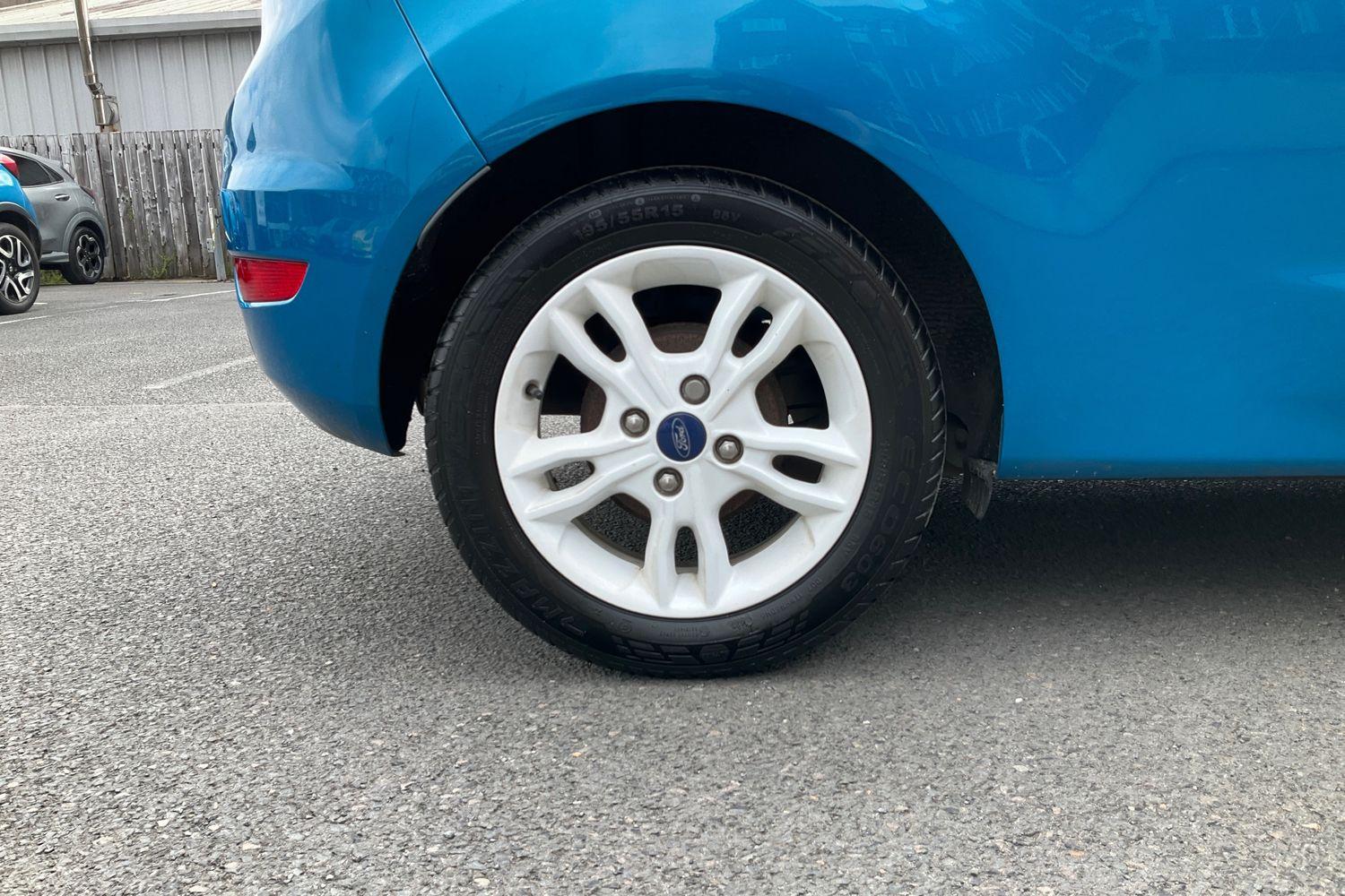 Ford FIESTA Photo 7