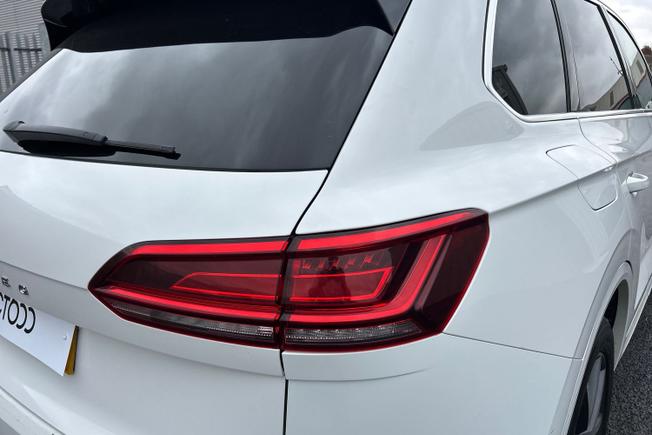 VOLKSWAGEN Touareg Photo 18