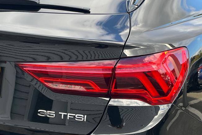 AUDI Q3 Photo 18