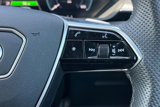 AUDI e-tron Photo 17