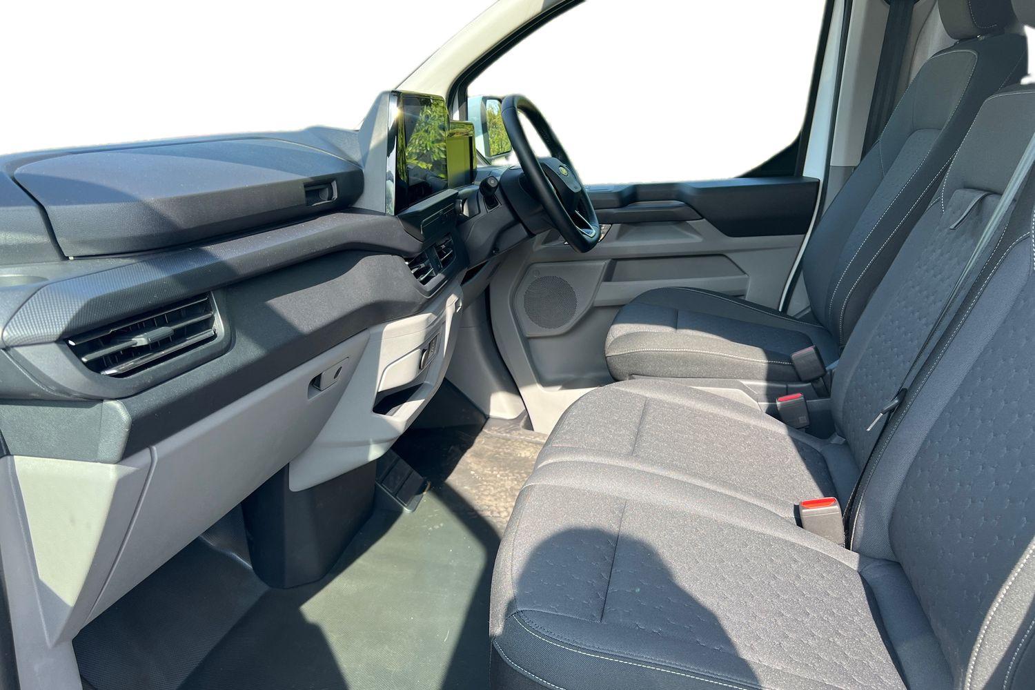 Ford E-TRANSIT CUSTOM Photo 2