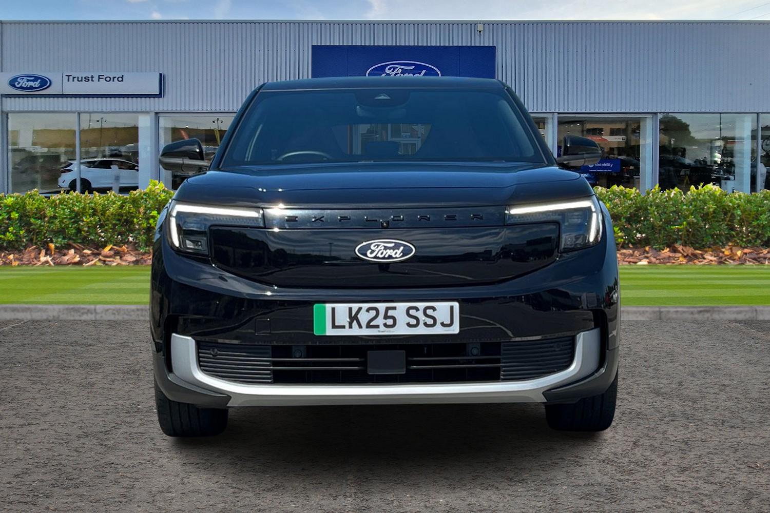 Ford Explorer Photo 5