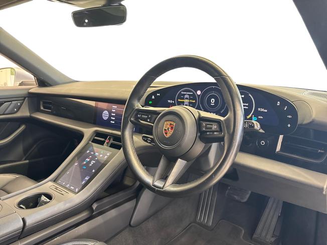 PORSCHE Taycan Photo 10