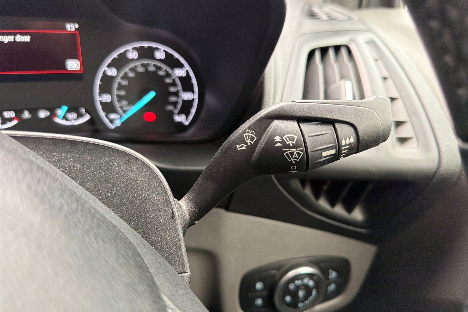 Ford TRANSIT CONNECT Photo 39