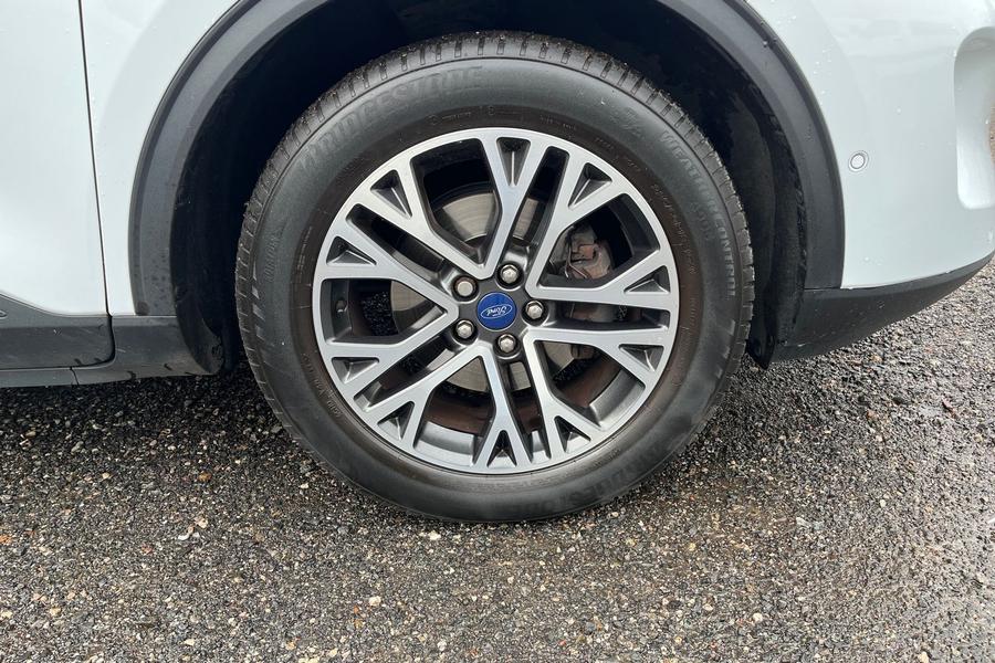 Ford KUGA Photo autoimg-ad9b4fbedcecb93db8a7163f9583c52474628307.jpg