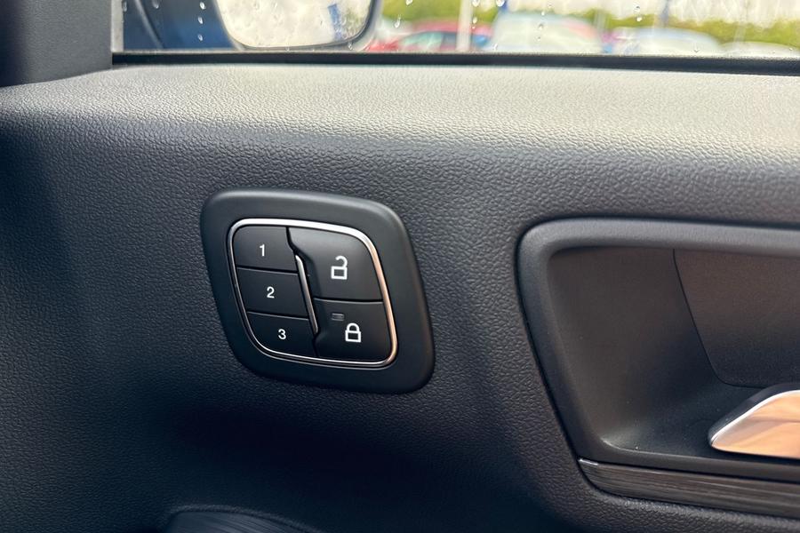 Ford KUGA Photo autoimg-ad9ea0d9259d9aab9f421802723b6ad09bfb18c2.jpg
