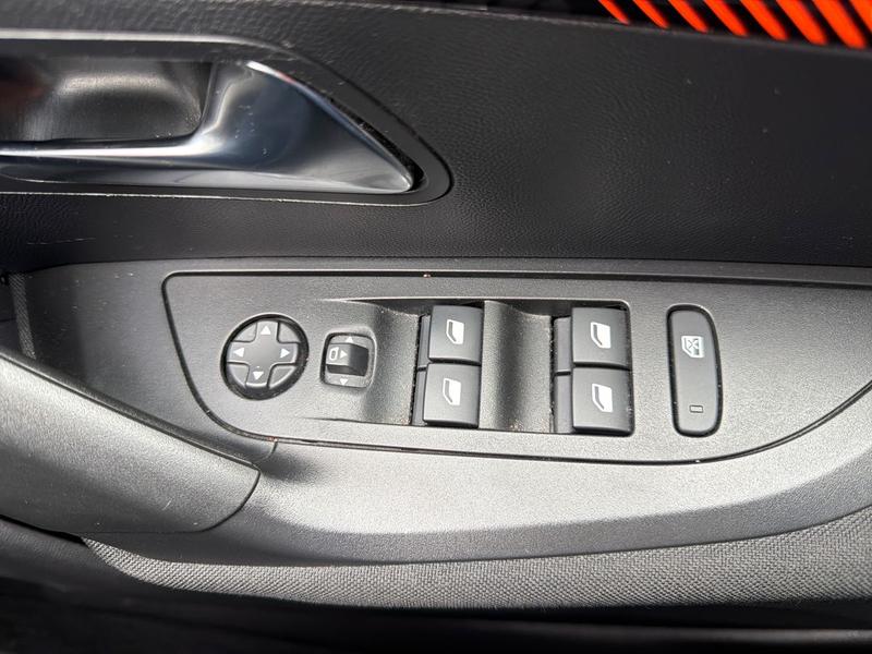 Used Peugeot 2008 VO23WNE 24
