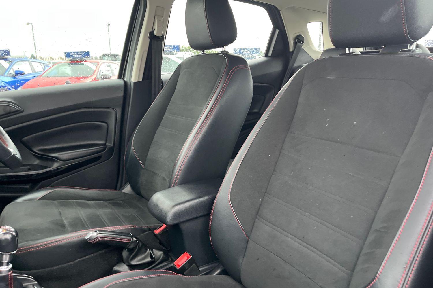 Ford EcoSport Photo 18