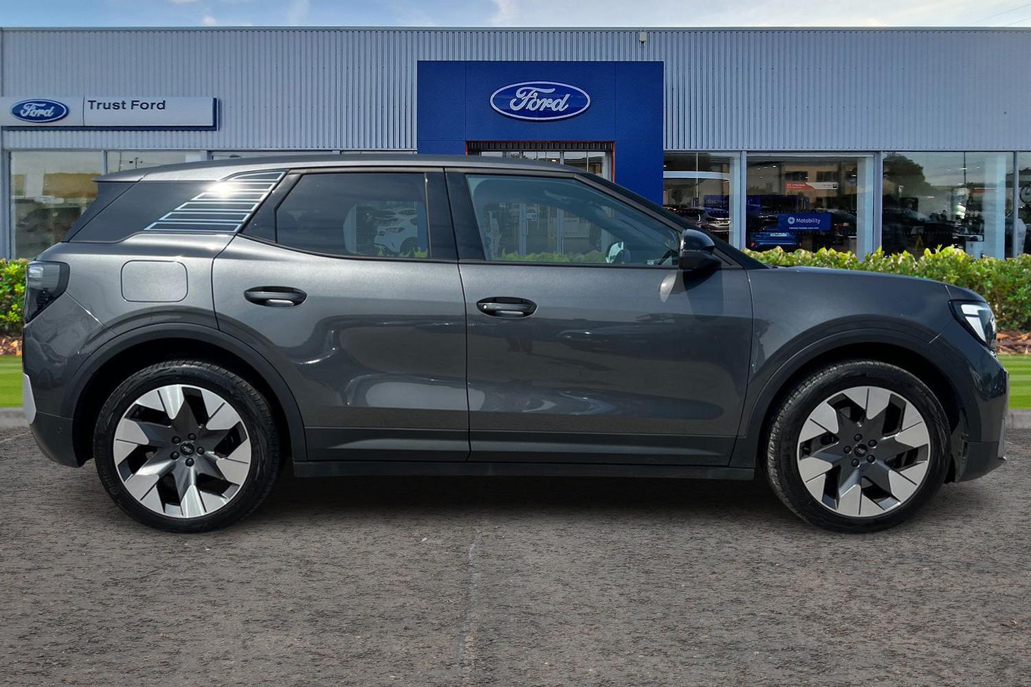 Ford Explorer Photo 2