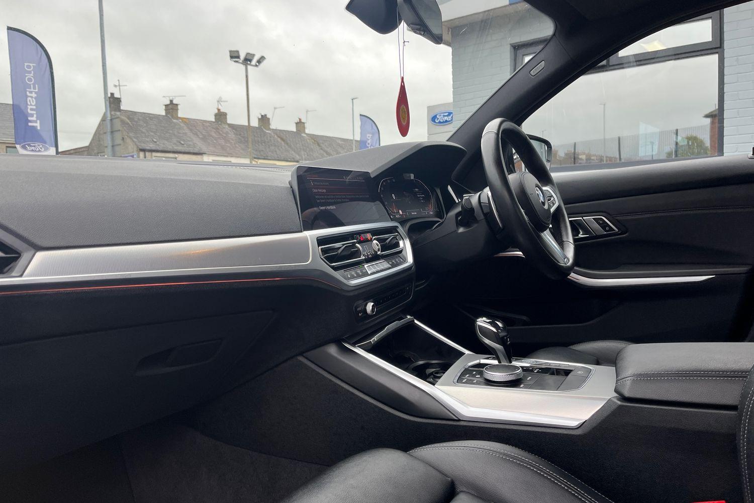 BMW 3 SERIES Photo 17