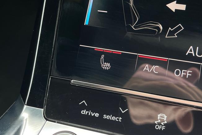 AUDI e-tron Photo 31