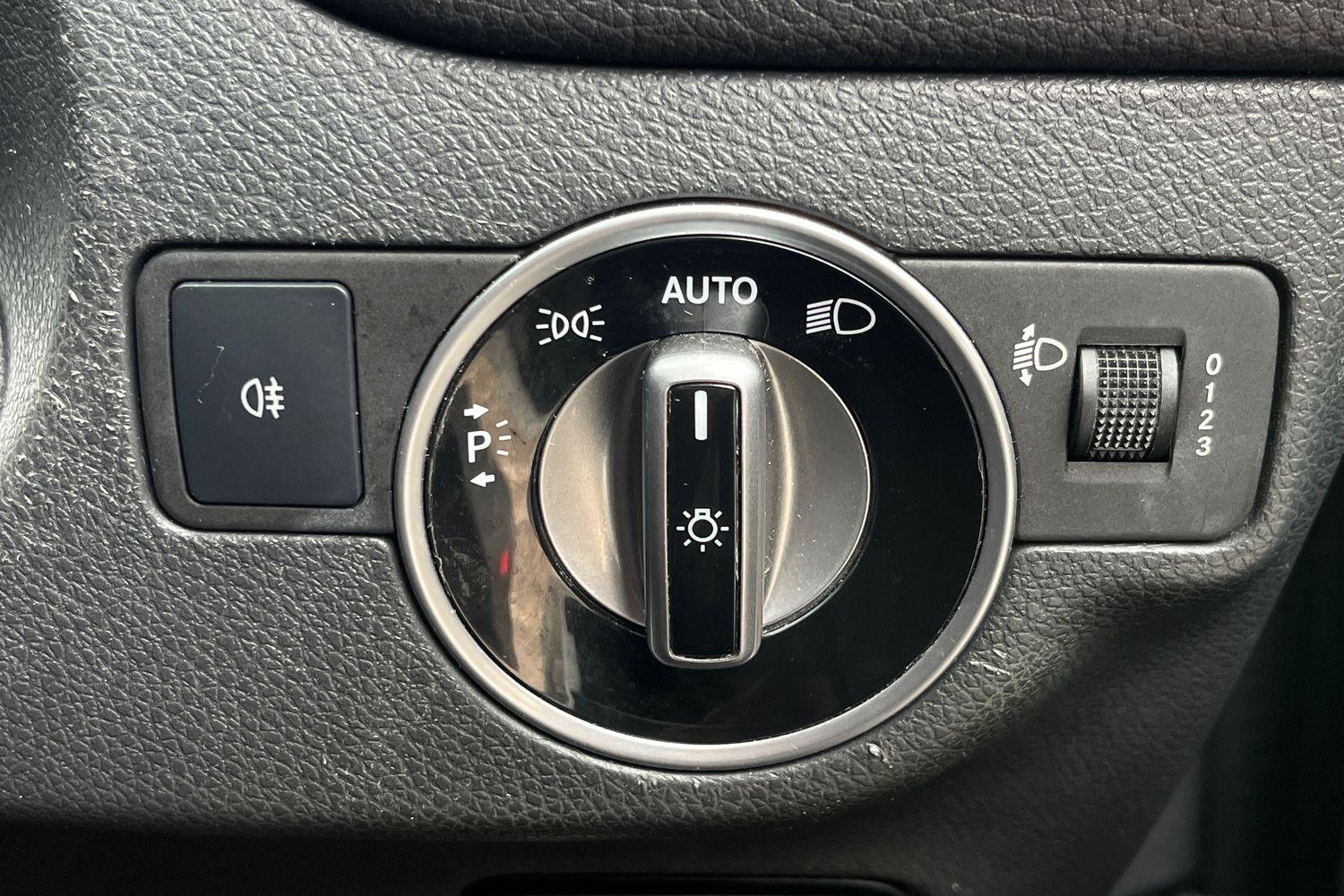 Mercedes-Benz CLA Photo 22
