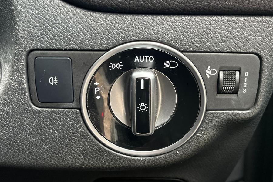 Mercedes-Benz CLA Photo autoimg-adbdec5a1201e950cca49d72ec4ed1fba90cf0bf.jpg