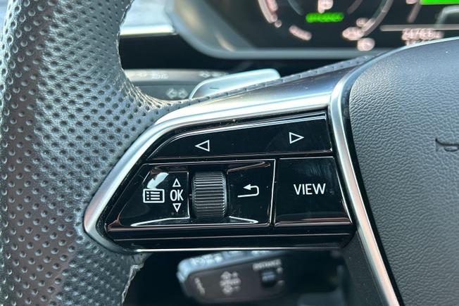 Audi e-tron S Photo 16
