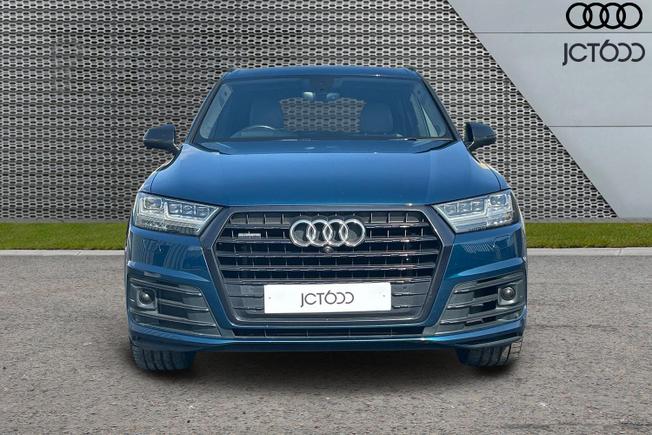 AUDI Q7 Photo 8