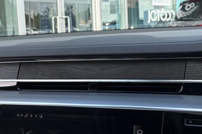 AUDI A8 Photo 50