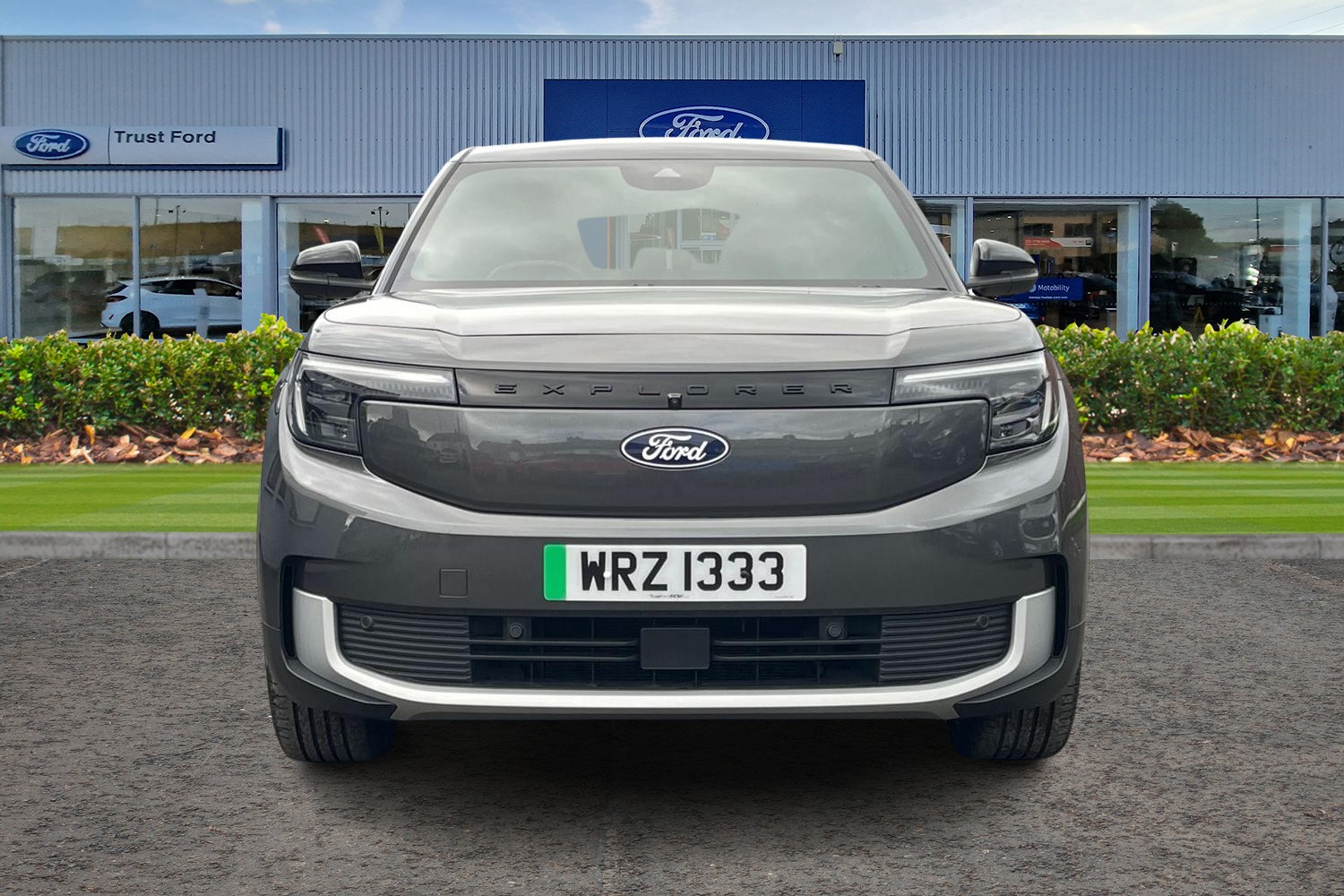Ford Explorer Photo 5